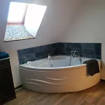 Gasthof D'hote Cosy Avec Grand Salon, Proche Futuroscope, Cure Thermale, Wifi, Salle De Bain, Parking 3*