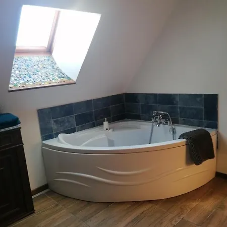 Гостевой дом D'hote Cosy Avec Grand Salon, Proche Futuroscope, Cure Thermale, Wifi, Salle De Bain, Parking 3*