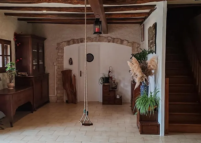 D'hote Cosy Avec Grand Salon, Proche Futuroscope, Cure Thermale, Wifi, Salle De Bain, Parking Guest house